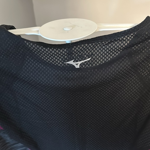 Mizuno performance size L women’s athletic tshirt - Picture 6 of 7